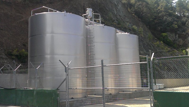 2014-07-21 15.04.05-storage tanks.jpg